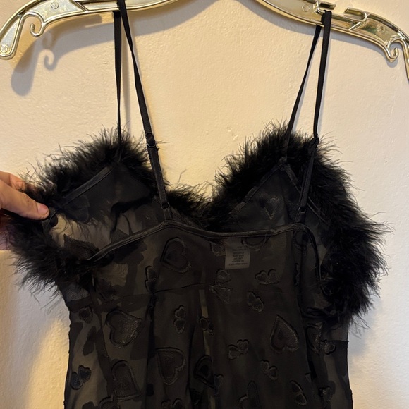 Elegant Black Lace Trimmed Camisole - Picture 5 of 6